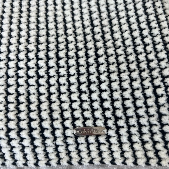 NWT. Calvin Klein Infinity Loop Scarf Black White - Picture 5 of 9